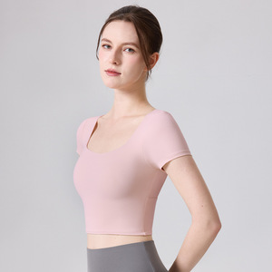 Haut de yoga respirant effet seconde peau avec soutien-gorge intégré, dos croisé papillon, coupe courte, manches courtes, séchage rapide, extensible, ajusté, pour l'entraînement - Product Image 5