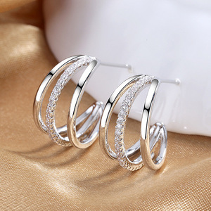Orecchini a Cerchio a Forma di C alla Moda per Donne, Accessori per Orecchie a Strati per Uso Quotidiano - Product Image 1