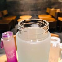 Vente en Gros d'Eau Colorée en Verre, Bouteille Bouteilles en Verre Dépoli Bon Marché/