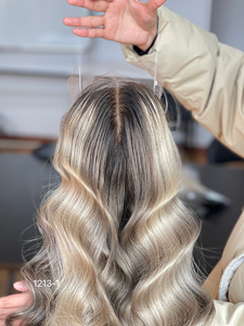 2024วิกผมของมนุษย์วิกผมสีบลอนด์หน้าม้าลูกไม้ด้านหน้าดีไซน์หรูหรา - Product Image 2