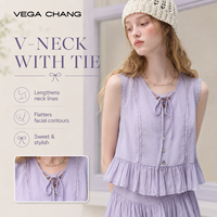 Ensemble jupe deux pièces décontracté VEGA CHANG, élégant et texturé, avec boutons coquille, bordure en dentelle violet clair et volants étagés