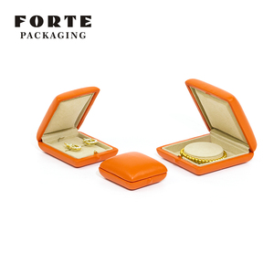Boîte à bijoux FORTE en cuir orange et velours, personnalisée avec logo, pour bagues et pendentifs, emballage de voyage de luxe - Product Image 1