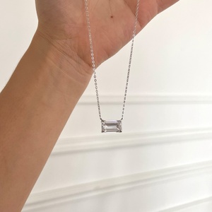 Collier pendentif rectangulaire en argent sterling 925 plaqué rhodium avec zirconiums cubiques transparents 5A pour femmes, fabriqué par Dylam Wholesale Jewelry Design Manufacturer. - Product Image 6