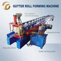 Machine de formage à froid pour la fabrication de gouttières de toiture en métal