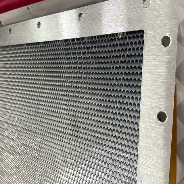 Stainless Steel/Aluminum Facade Panels Slant Honeycomb Core Panel with White Oxygen