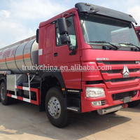 Camions résistants à la corrosion Howo 6x4, camion-citerne à carburant, corps de citerne en alliage d'aluminium, camion-citerne de livraison d'huile en Afrique
