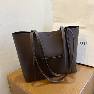 女式休闲大容量手提包，带PU衬里和链条装饰，用于电脑存储和购物 - Product Image 4