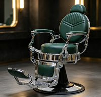 Fauteuils de barbier en cuir vert foncé, style rétro, luxe, avec cadre chromé poli, fauteuil de barbier hydraulique pour hommes