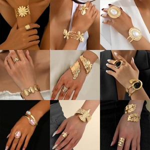 Bán buôn thời trang hot, bộ vòng tay và nhẫn mở có thể điều chỉnh mới dành cho nữ, trực tiếp từ nhà máy - Product Image 2