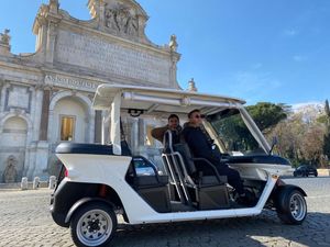 Carrito de Golf Personalizable de 3-4 Plazas con Batería de Litio, Motor de 4-7KW, Velocidad de 70km/h, Alcance de 90km, Certificado CE - Product Image 1