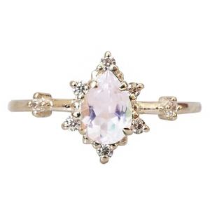 Anillo de Compromiso Chapado en Oro Rosa de 14K con Halo de Morganita Tallada en Crush Cut y Diamantes Alrededor del Anillo de Bodas - Product Image 1