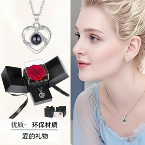 สร้อยคอจี้ทองแดงฉายภาพหัวใจ 100 <span class=keywords><strong>ภาษา</strong></span> ฉันรักคุณ ขายดีข้ามพรมแดน พร้อมกล่องของขวัญดอกไม้กุหลาบไม้ไผ่ สำหรับผู้หญิง - Product Image 3