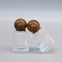 Flacon de parfum transparent côtelé de 30 ml avec bouchon en résine