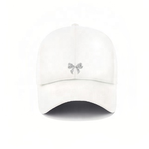 Gorras de camionero personalizadas de nueva moda al por mayor gorra de béisbol con lazo de diamantes de imitación y logotipo bordado - Product Image 3