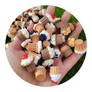 100 قطعة/مجموعة من الراتنج المقلد ثلاثي الأبعاد على شكل كب كيك مصغر، زخارف راتنجية على شكل بسكويت، لوازم فنية مصغرة، للحرف اليدوية وتزيين دمى الحرف اليدوية - Product Image 1