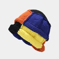 Chapeau turban en tricot à blocs, design unique, avec protection pour les oreilles, fait main, tendance, chaud, pour l'automne et l'hiver