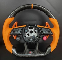 Volant de voiture personnalisé de style Audi RS à fond plat avec garniture en fibre de carbone et palettes de changement de vitesse en cuir perforé cousues à la main