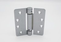 Charnière de porte à ressort en chrome satiné avec coin arrondi de 1/4''