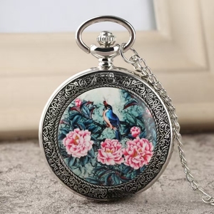 كوارتز مستديرة برونزية عتيقة حنين إلى الماضي مع مفتاح زنبركي قلادة سلسلة طويلة وماري عذراء منتج حنين إلى الماضي - Product Image 1