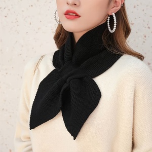 Elegante Bufanda Triangular Tejida para Mujer con Diseño de Nudo Cruzado, Suave y Cálida para el Invierno, Pañuelo para el Cuello, Chal Pequeño - Product Image 4