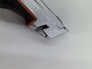 Coltello Elettrico Multifunzione per Lavori Pesanti con Lama in Acciaio Inox Larghezza 19mm Stile a Pulsante per Applicazioni Fai-da-Te - Product Image 5