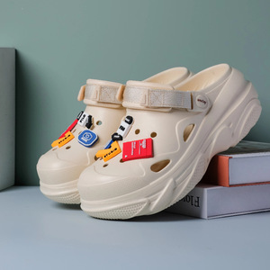 Sandalias de Playa para Mujer, Color Beige, Marca Crocs, Suela Gruesa, Aumentan la Altura, Tallas 35-40, Moldeadas por Inyección, Antideslizantes, Resistentes al Agua - Product Image 5