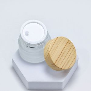 Envase Cosmético de Vidrio Esmerilado de 50g con Tapa de Color Madera, Frasco Redondo de Vidrio con Etiqueta Personalizada para Crema Cosmética - Product Image 4