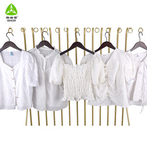 Blouses en coton blanc pour femmes Bundle Vêtements légèrement usagés Bale Corée - Product Image 4