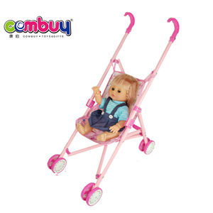 รถเข็นตุ๊กตาเด็กผู้หญิงขนาด 14 นิ้ว พร้อมโถปัสสาวะและแก้วน้ำ ของเล่นจำลองวัสดุไวนิลเนื้อนุ่ม - Product Image 4