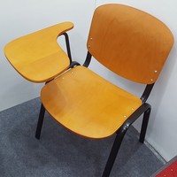 Ensemble de mobilier de classe moderne en plastique et métal : table et chaises pour élèves du primaire, usage domestique ou bureau, garantie 3 ans Tongtai Knock