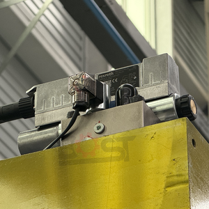 Presse plieuse hydraulique CNC automatique Nanjing BOST 3200MM 6+1 axes avec contrôleur DA53T pour le pliage de tôles d'aluminium - Product Image 5
