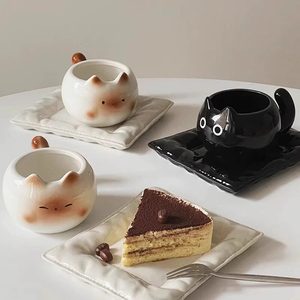 Set di Tazze in Ceramica a Forma di Gatto con Piattino Ondulato e Cucchiaino Dorato, 3 Design con <span class=keywords><strong>Faccine</strong></span> di Gatto, 250ml, Adatte a Microonde/Lavastoviglie, Idea Regalo - Product Image 1