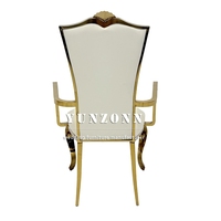 Chaise de salle à manger de luxe moderne, fabriquée en blanc, dossier haut, avec accoudoirs dorés en acier inoxydable, idéale pour la location, les banquets d'hôtel, les événements, les mariages et les couples.