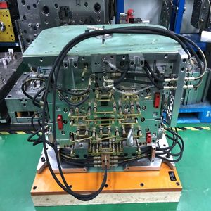 कस्टम ओम स्प्रे बंदूक मोल्ड परिशुद्धता इंजेक्शन मोल्डिंग उपकरण औद्योगिक ग्रेड संक्षारण प्रतिरोधी धातु उच्च गुणवत्ता - Product Image 2