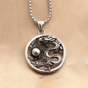 สร้อยคอผู้ชายสไตล์เรโทรรูปมังกรสแตนเลสเล่นกับจี้มุก ของขวัญ - Product Image 1