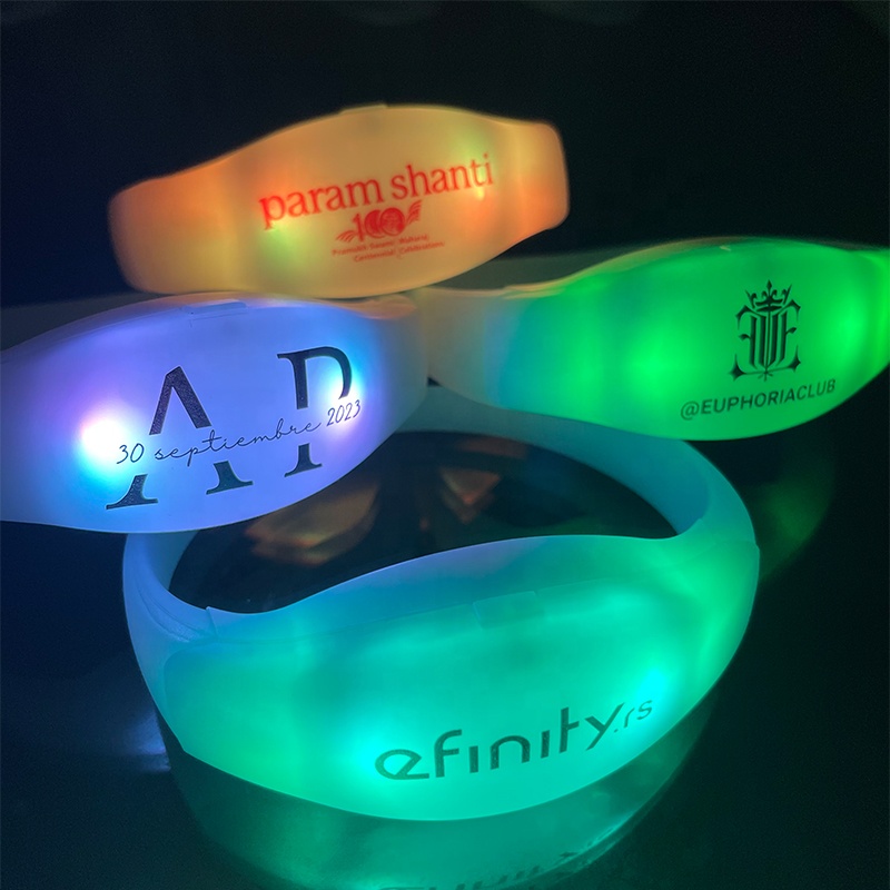 Gelang Led perlengkapan pesta gelang Led diaktifkan dengan suara gelang LED kendali jarak jauh DMX gelang Led