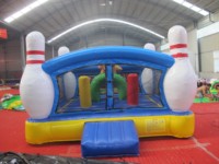 Château gonflable commercial Nova Rides en forme de bowling pour enfants