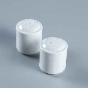 Petit salière et poivrière blanche en porcelaine, Logo personnalisé, ensemble de 3 trous, décor de cuisine de ferme, salière et poivrière en céramique - Product Image 3