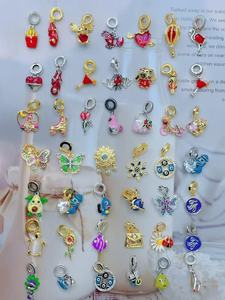 Breloque pendentif en émail, motif dessin animé, plaqué or cuivre, avec œil en zircon cubique, papillon, <span class=keywords><strong>poisson</strong></span>, sac, vélo, cœur, pour bracelet, vente en gros - Product Image 1