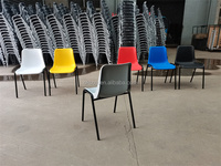 Chaise de conférence et d'événement empilable en plastique OK-505 avec structure en acier thermolaqué – Conception empilable pour l'éducation et les conférences