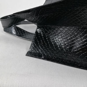 Vente en gros Petit sac cadeau à provisions personnalisé laminé <span class=keywords><strong>noir</strong></span> <span class=keywords><strong>croco</strong></span> réutilisable avec logo - Product Image 4