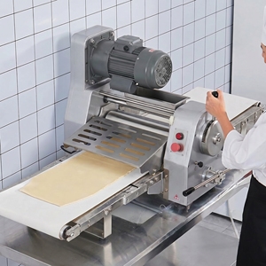 Machine à laminer <span class=keywords><strong>la</strong></span> pâte industrielle à rouleaux de 1 à 35 mm avec laminoir commercial <span class=keywords><strong>pour</strong></span> <span class=keywords><strong>la</strong></span> préparation de pâtisseries et de pizzas - Product Image 1