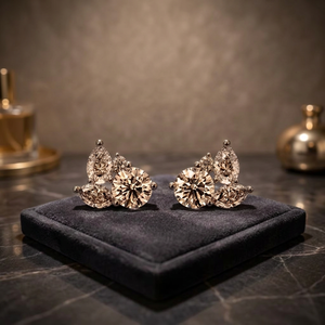 Clous d'oreilles harmonieux en diamants taillés en poire et ronds (Bijoux fins haut de gamme exclusifs pour femmes) - Product Image 1