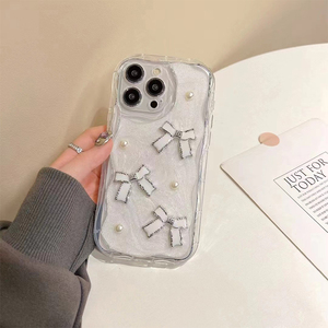 Funda de Teléfono <span class=keywords><strong>para</strong></span> <span class=keywords><strong>Mujer</strong></span> Estilo Coreano Ins con Lazo de Epoxy con Brillantina y Perlas <span class=keywords><strong>para</strong></span> <span class=keywords><strong>iPhone</strong></span> 15 Pro Max 16 Plus 14 13 17 de Venta al por Mayor Directo de Fábrica - Product Image 3