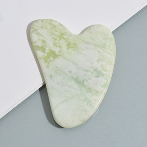 Herramienta de Masaje de Jade Verde de Calidad HZ, Gua Sha 100% Piedra Natural, Rodillo Facial - Product Image 1