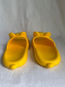 Pantofole Gialle a Cartoni Animati per Bambini 24-35 con Suola in PVC Antiscivolo per Tutte le Stagioni, da Indossare in Casa - Product Image 2