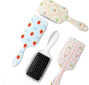Peigne à cheveux pour filles imprimé fruits de haute qualité en gros avec logo et fonction massage du cuir chevelu - Product Image 1