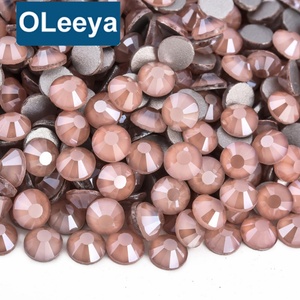 Strass en verre en gros pour l'art des ongles, strass à dos plat non thermocollants pour ongles et gobelets - Product Image 1