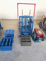 Machine de fabrication de briques diesel mobile stable et économique avec moule remplaçable 12P