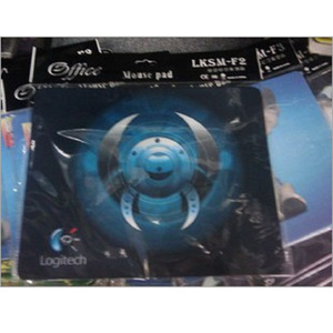 แผ่นรองเมาส์โลจิเทค LKSM F2 สำหรับสำนักงานและเล่นเกม พื้นผิวผ้านุ่ม - Product Image 1